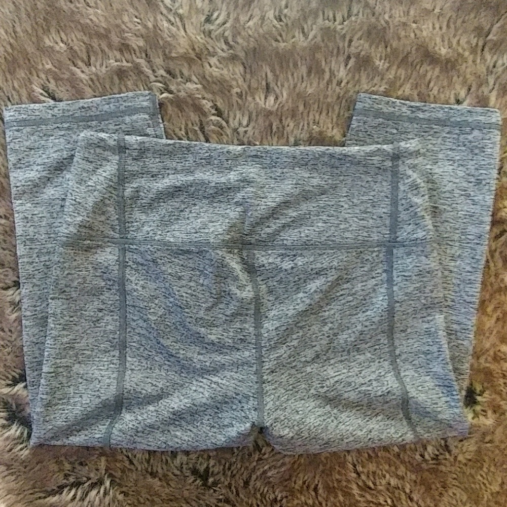 Victoria's Secret Knockout Cropped Leggings - Picture 4 of 7